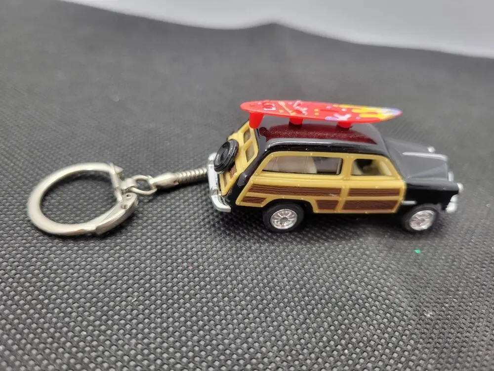 Kinsmart 1949 Ford Woody Wagon Surfboard Keychain Diecast Car 1:82 Black Woodie